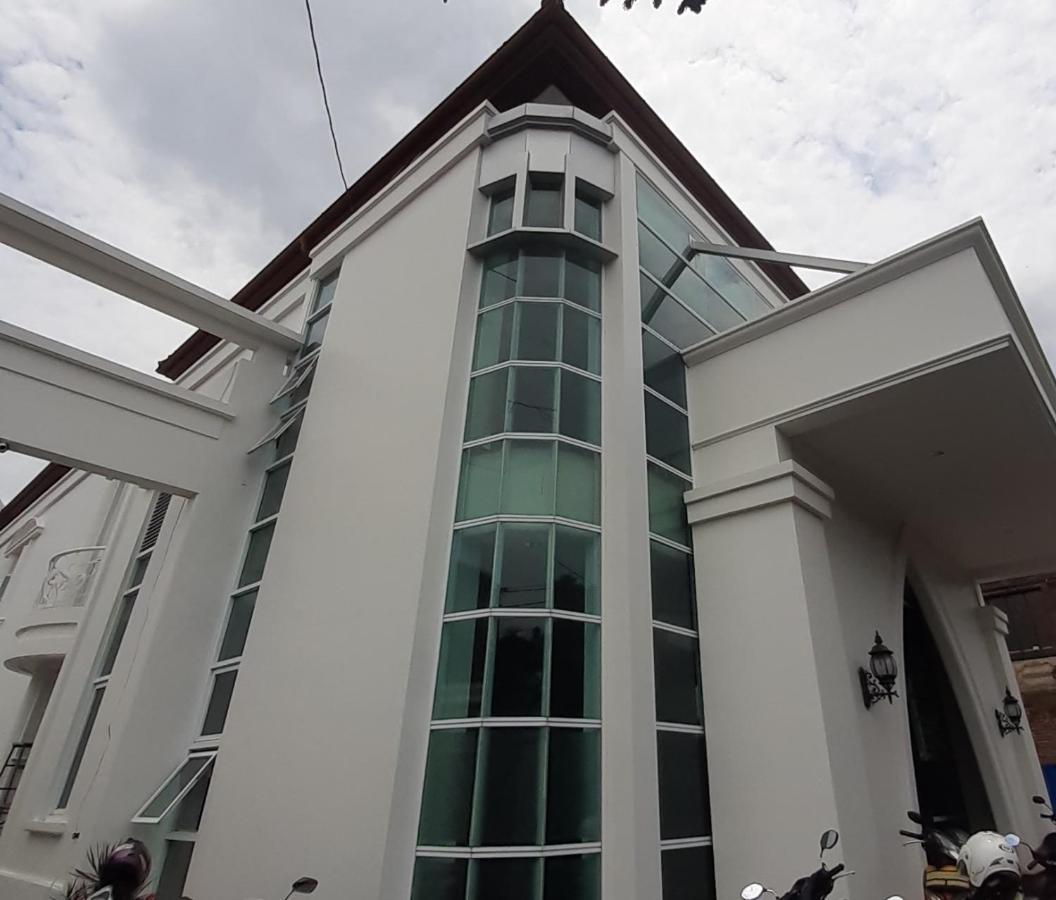 Madina Inn Yogyakarta Exterior photo