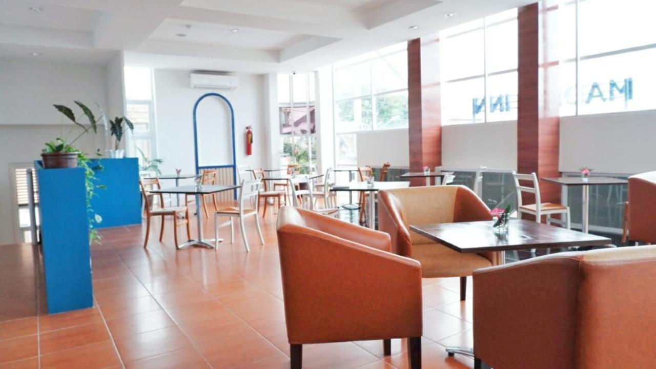 Madina Inn Yogyakarta Exterior photo